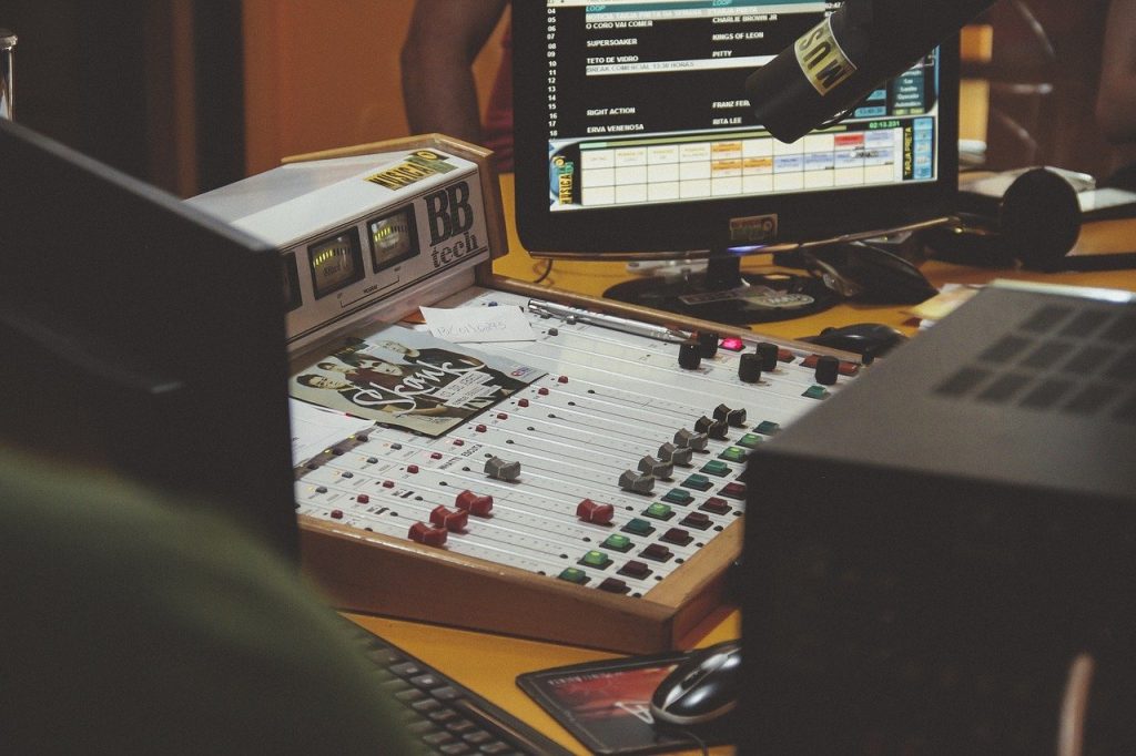 TECNOLOGIA: OS MEIOS DE PRODUÇÃO MUSICAL