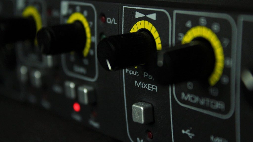 TECNOLOGIA: OS MEIOS DE PRODUÇÃO MUSICAL
